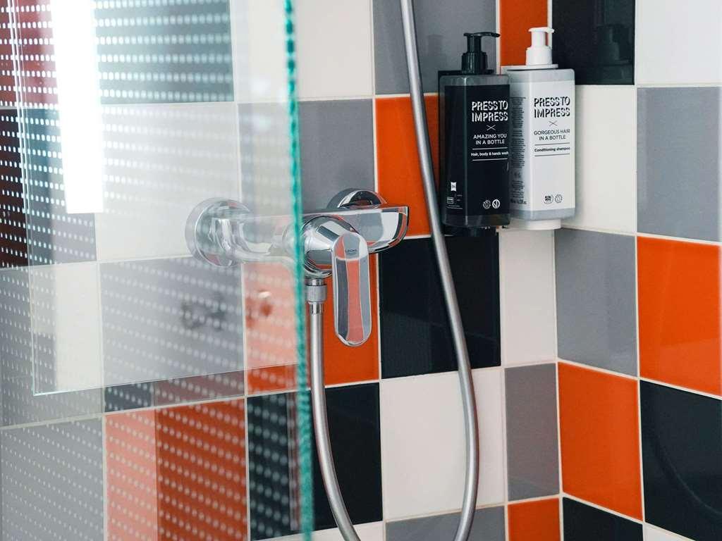 Ibis Styles Caen Centre Historique Otel Oda fotoğraf